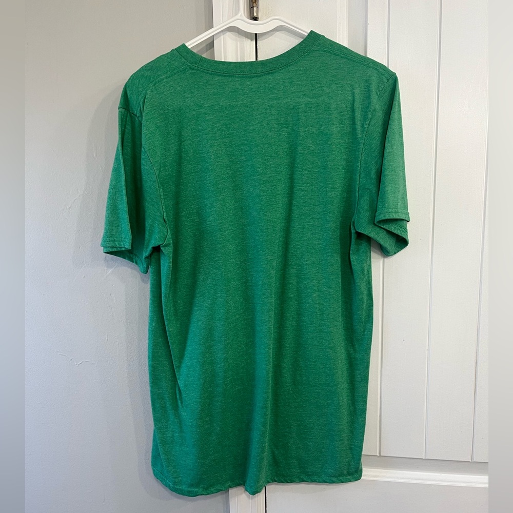Gildan Green Short Sleeve Christmas T-Shirt - Picture 4 of 4